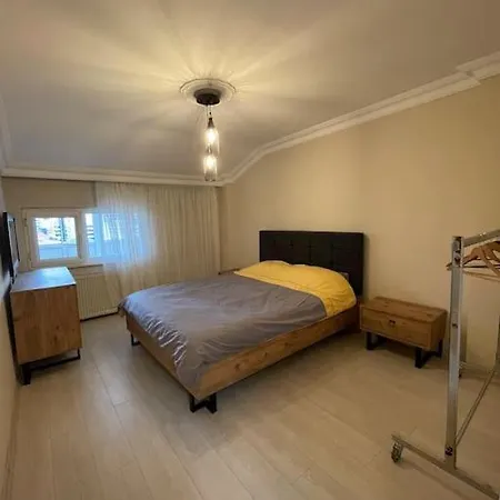 Merkezi Cift Terasli Ev דירה