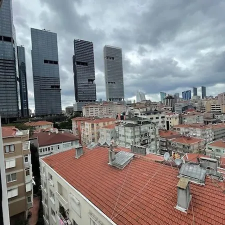 Merkezi Cift Terasli Ev דירה *